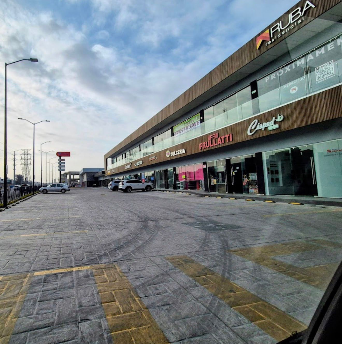 Paseo Cascadas - Plaza Comercial